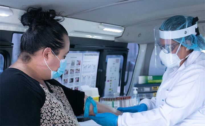 Woman gettting vaccine