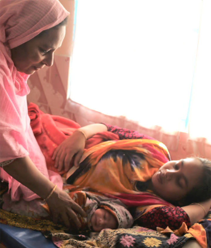 A woman with her newborn baby at a health facility in Bangladesh.