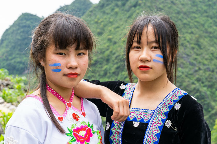  Indigenous girls shows her support for the Girls Get Equal campaign