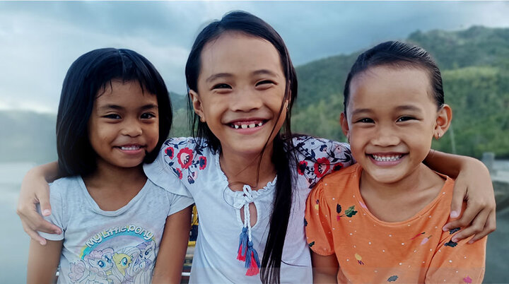 3 girls from the Philippines