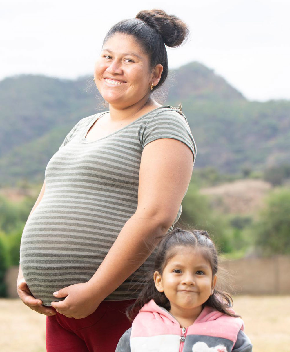 Dew and her little girl, who live in Aiquile.