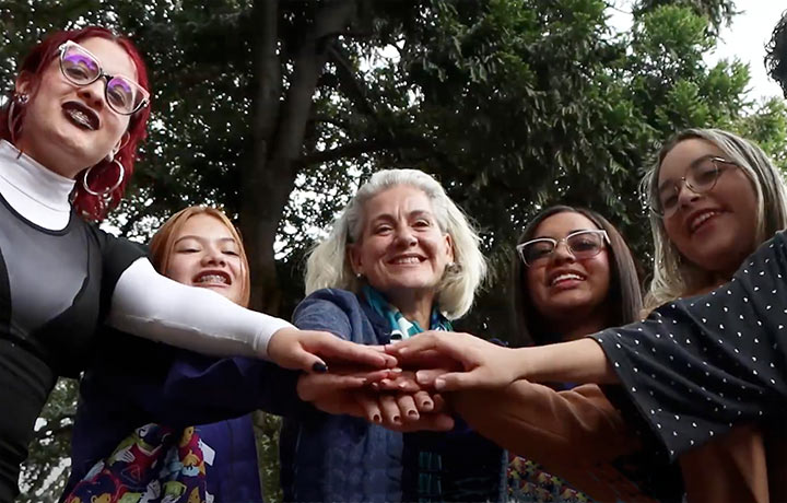 Lisa Laflamme with Colombian women