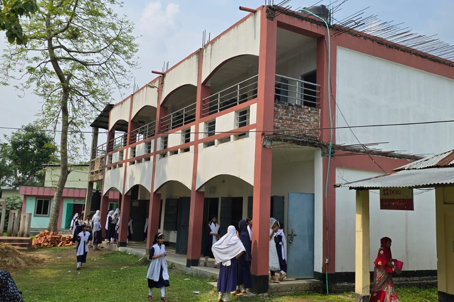 A school with students walking around it.